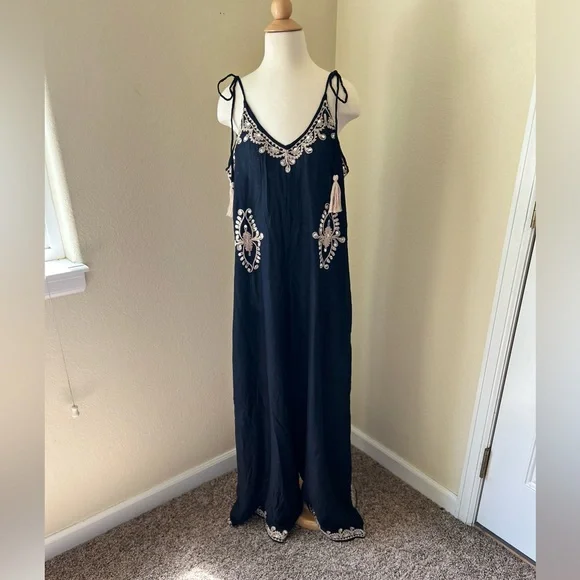 Black and Gold Embellished Jumpsuit - Picture 6 of 16
